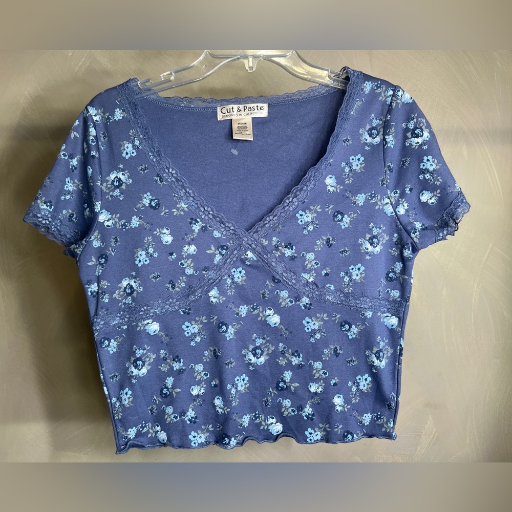 Cut & Paste Womens Blue Short Sleeve V-Neck Floral Cropped Babydoll Top|Size:M